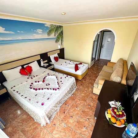 First Class Hotel Аланя Екстериор снимка