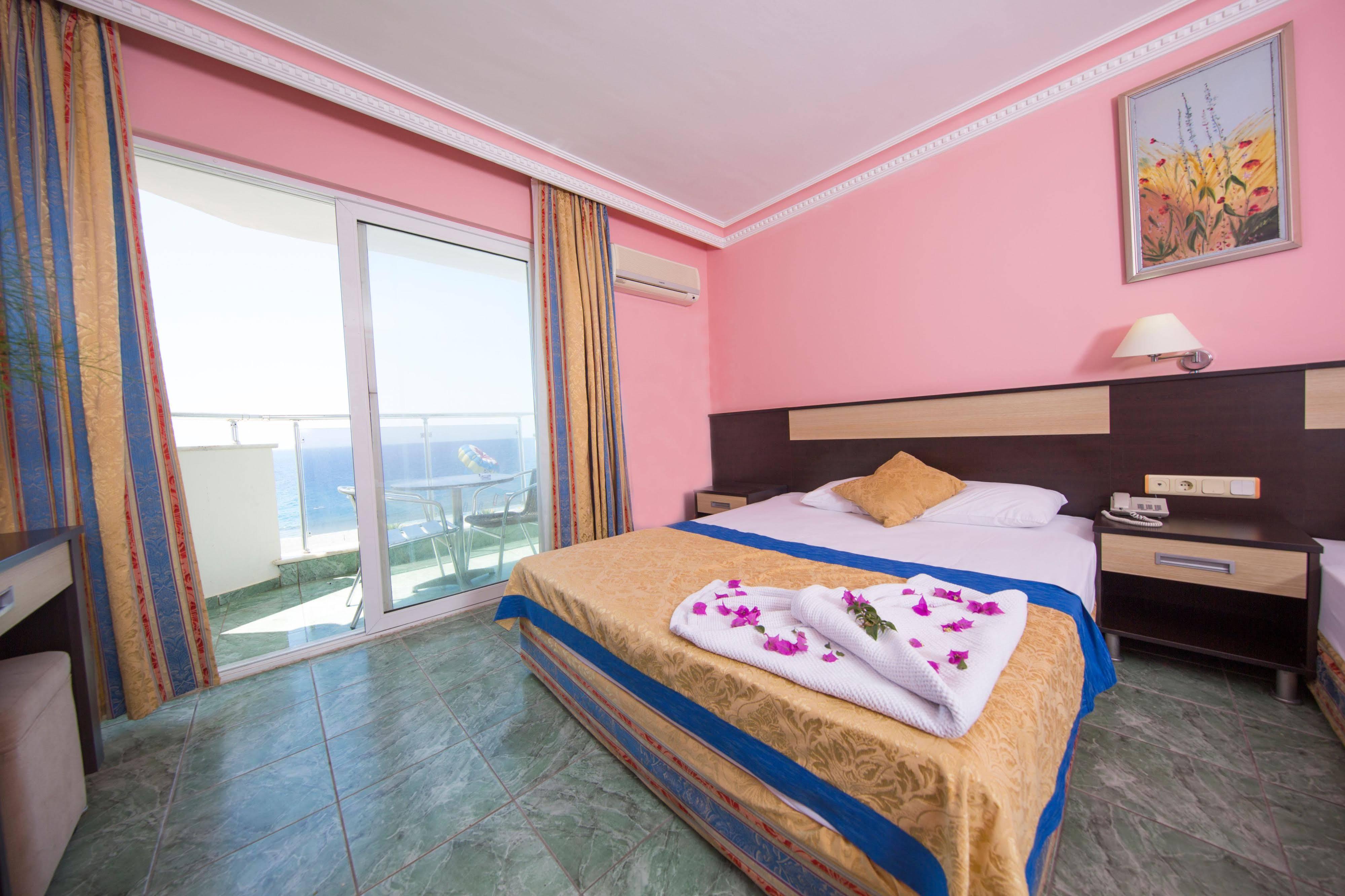First Class Hotel Аланя Екстериор снимка