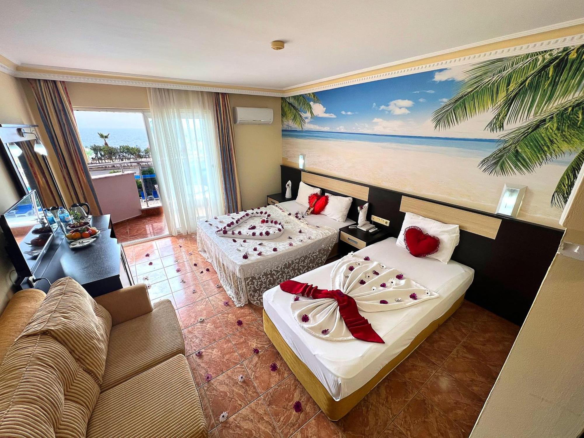 First Class Hotel Аланя Екстериор снимка