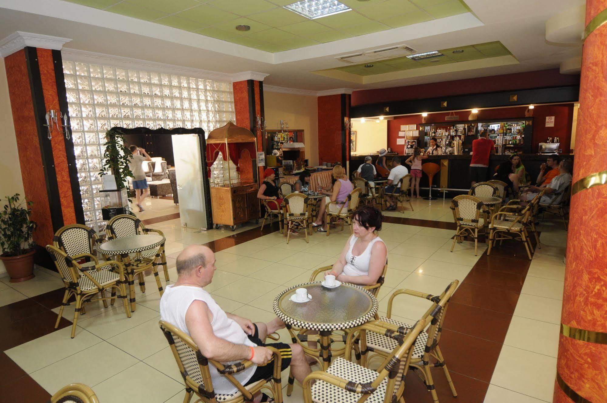 First Class Hotel Аланя Екстериор снимка